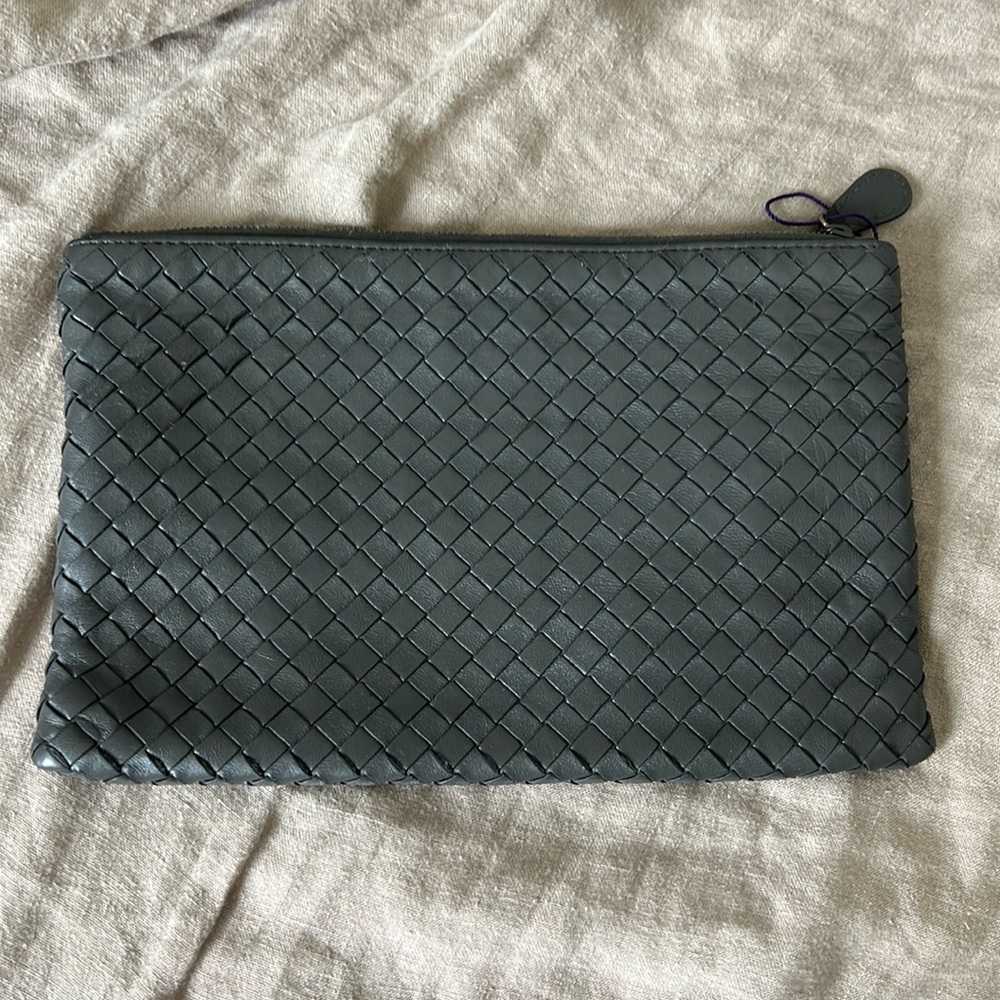 Bottega Veneta Intrecciato Gray Zip Pouch / Clutch